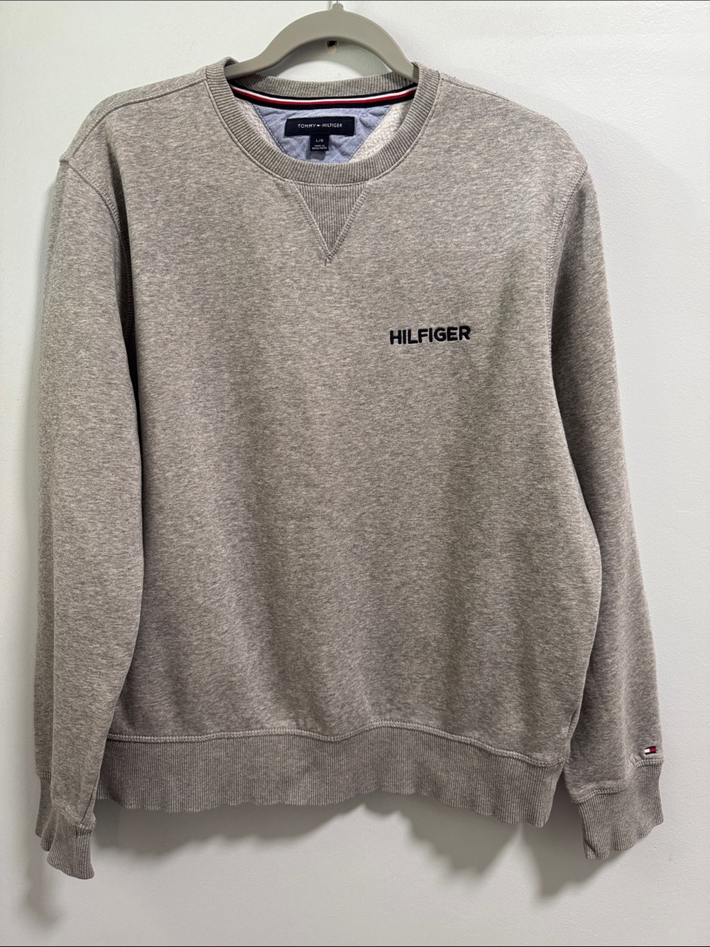 Tommy Hilfiger Men's Light Gray Crewneck Sweatshirt with Hilfiger Chest Logo